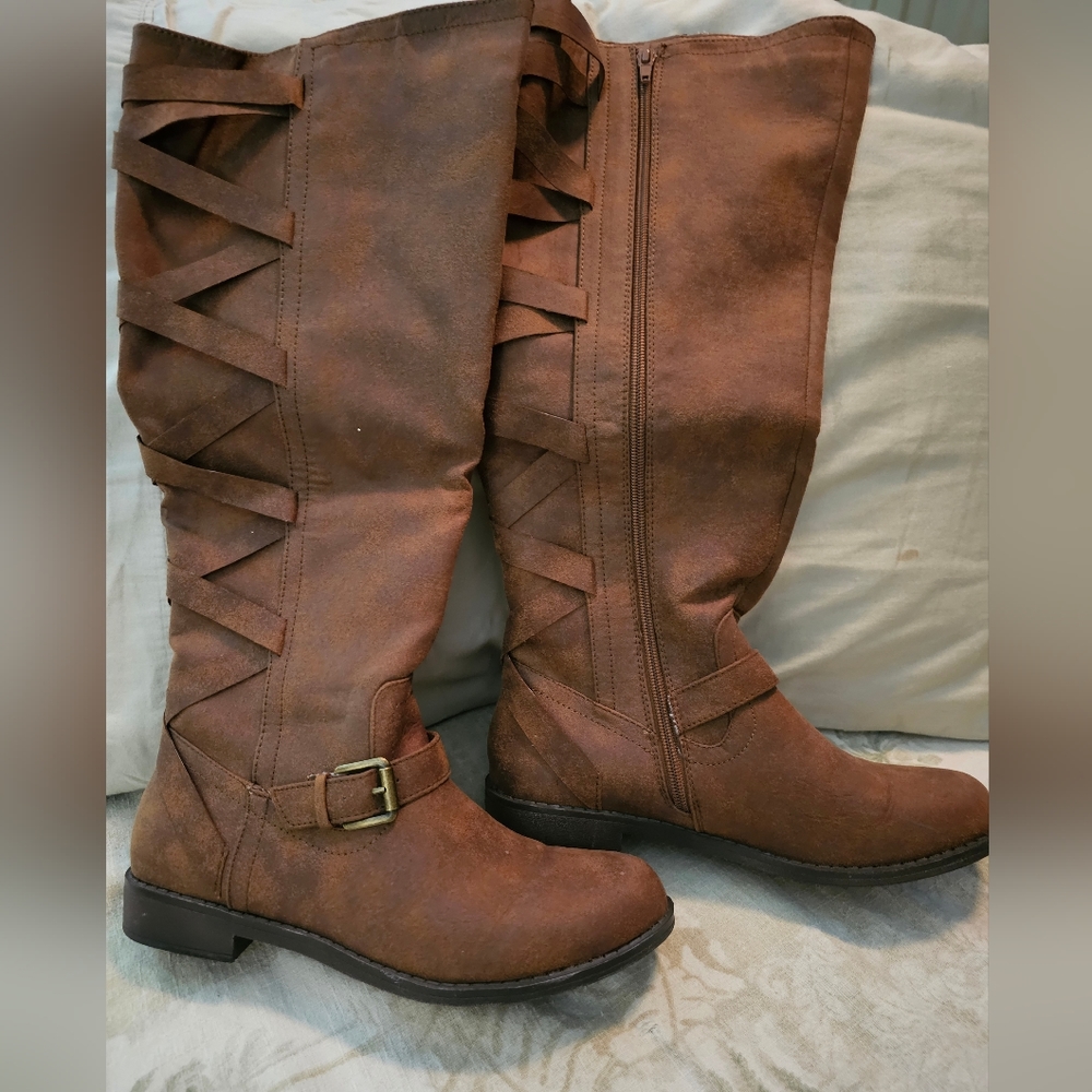 Boots, size 8, brown